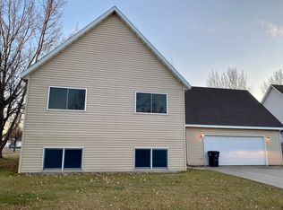 461 Burdick Ct, Grand Forks, ND 58203