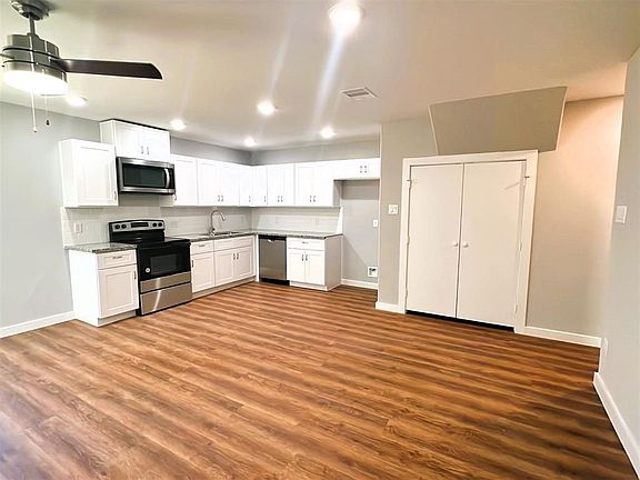 3rd image of 6611 Bacher St #B