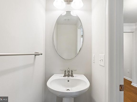 4th image of 101 Dallett Ln