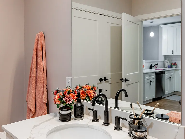 The Residence at 1000 Elm — Photo 27