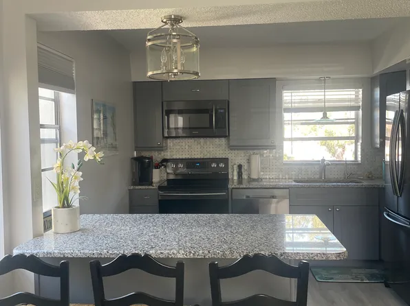 9940 47th Ave N APT 207, Saint Petersburg, FL 33708