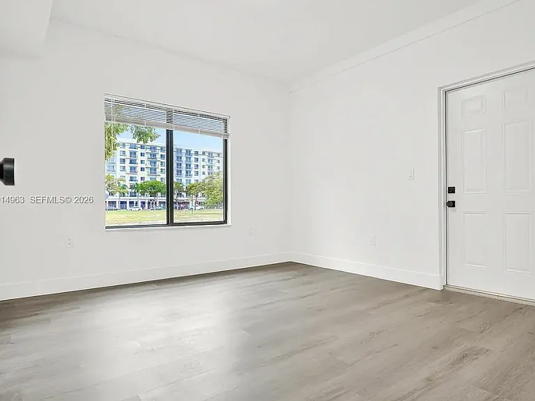 638 SW 21st Ave #1 — Photo 10