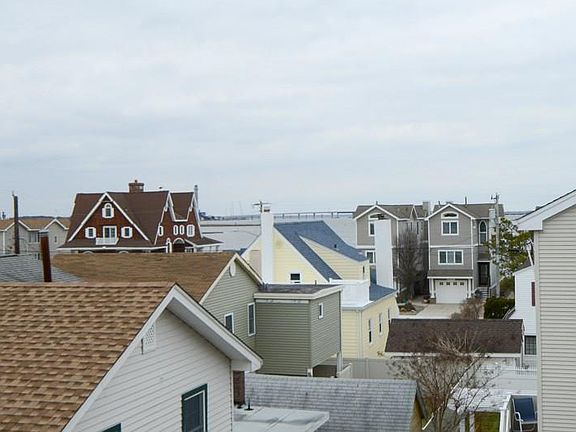 5th image of 62 Bayonne Pl