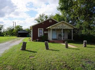 721 N Illinois St, Electra, TX 76360