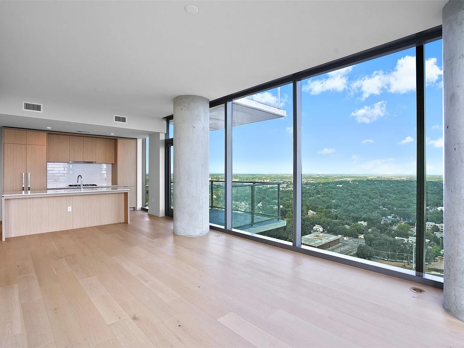 2 bed, 2.0 bath, 1260 sqft, $5,500 — Photo 3