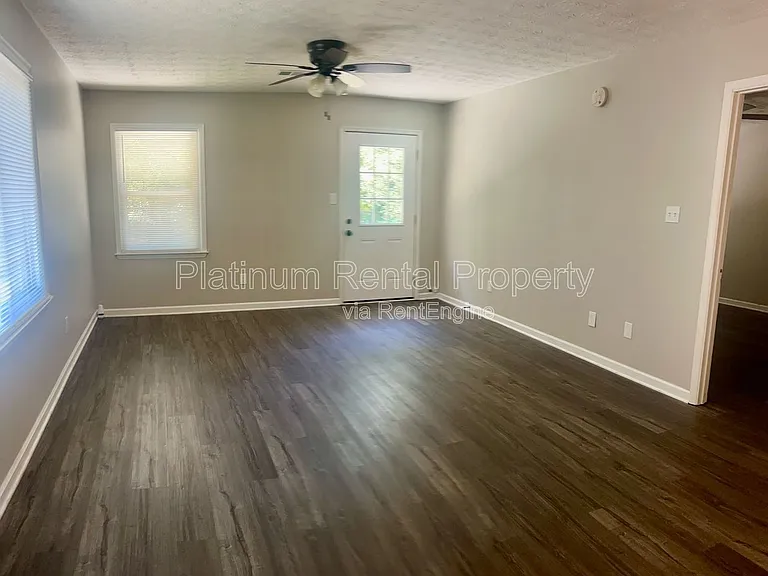 1614 Riverside Trl NE — Photo 3