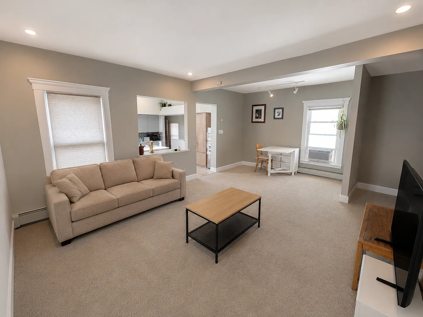 2 bed, 900 sqft, $2,850 — Photo 2
