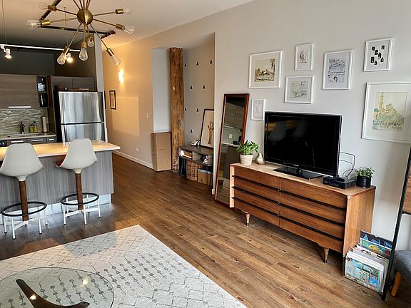 3rd image of 1323 S Michigan Ave #501