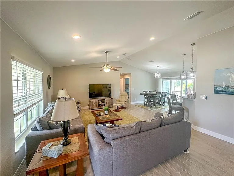 11707 Willmington Blvd — Photo 10