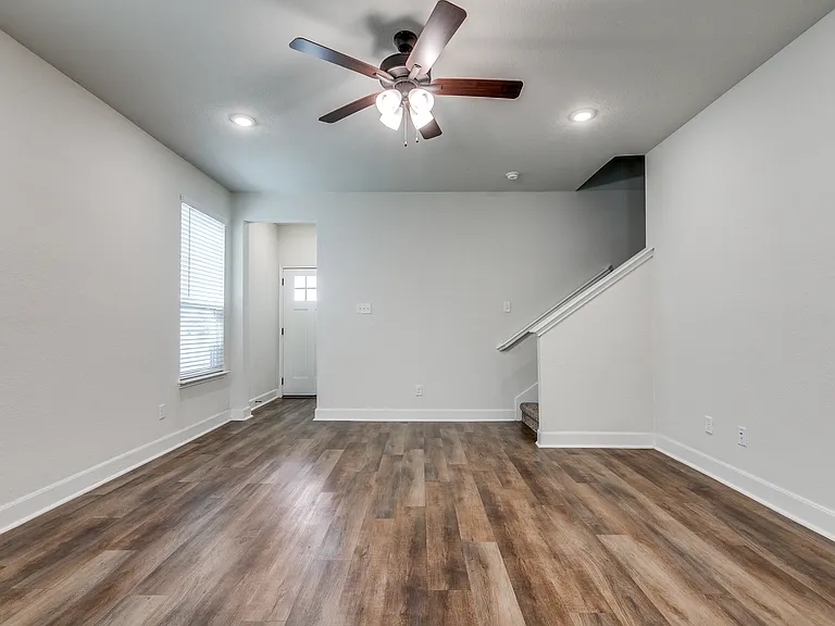 10314 Lynwood Vlg #102 — Photo 5
