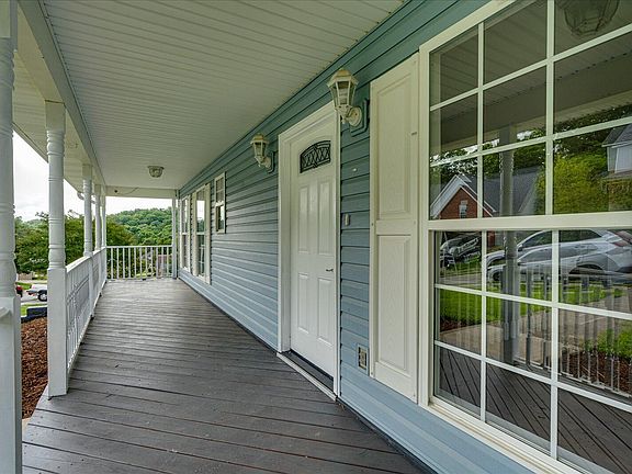 4th image of 914 Fuller Glen Cir