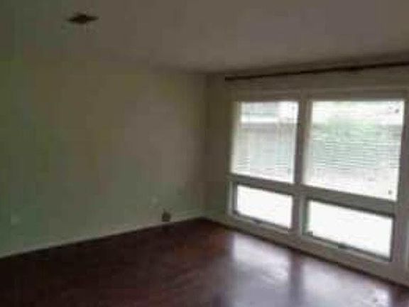 5th image of 1107 Hickory St