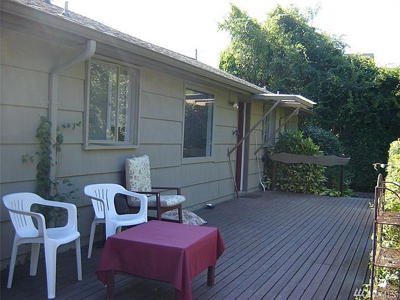 4th image of 3785 Olympic Blvd W