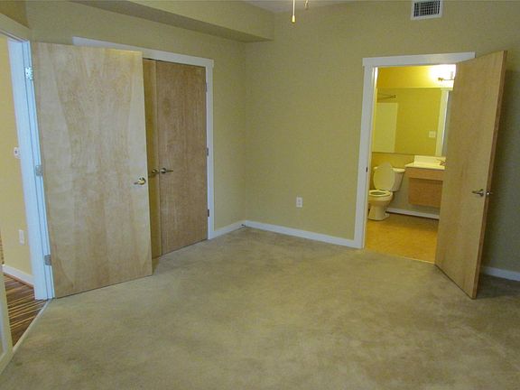 4th image of 701 Saint James St APT 212