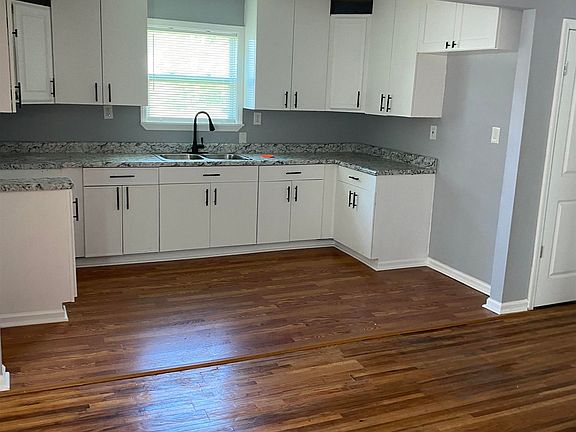 3rd image of 936 Olympic St