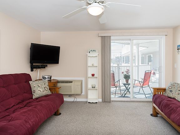 4th image of 6 Ashworth Ave #Unit 6