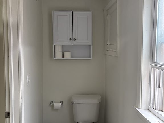 4th image of 2089 Fairview Ave #4