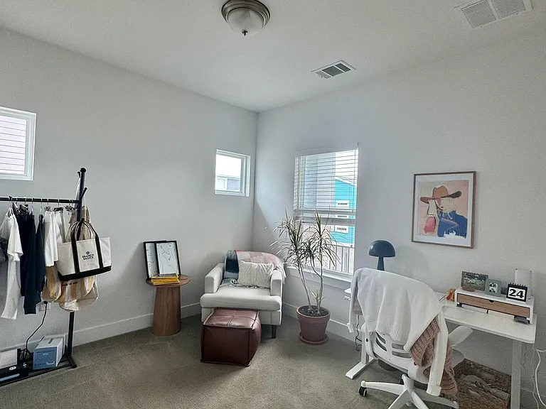 Guestroom 3 / Office