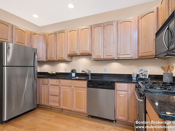 2nd image of 8 Howell St #1