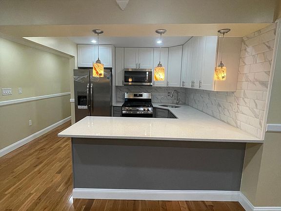 5th image of 11617 155th St #2