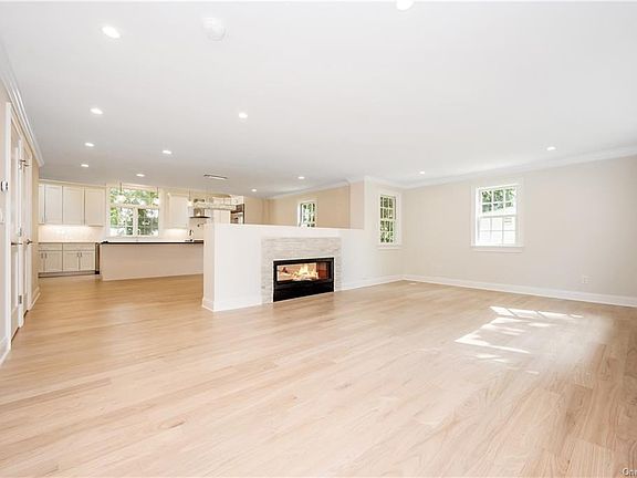 4th image of 16 Lenox Pl