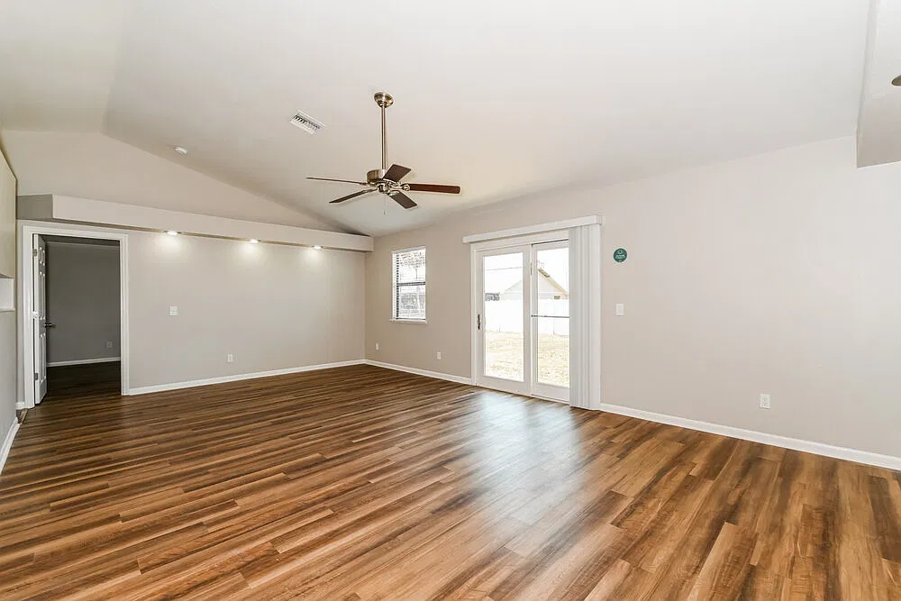 3 bed, 2.0 bath, 1248 sqft, $1,745 — Photo 4
