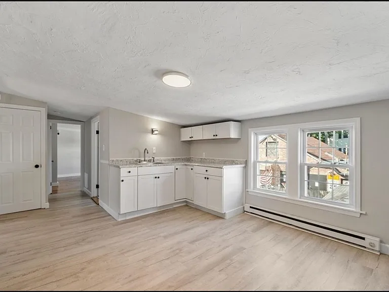 176 Washington St — Photo 17
