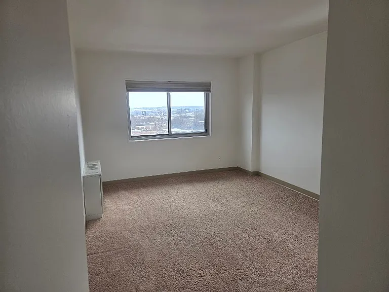 1220 N Pierce St — Photo 2