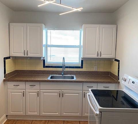 2nd image of 919 30th Ave N #1