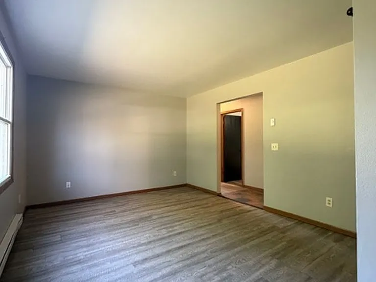 1103 Glades Dr — Photo 1