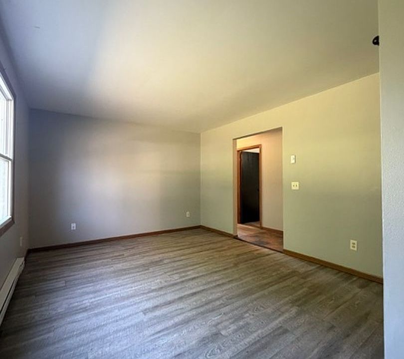 1st image of 1103 Glades Dr #8