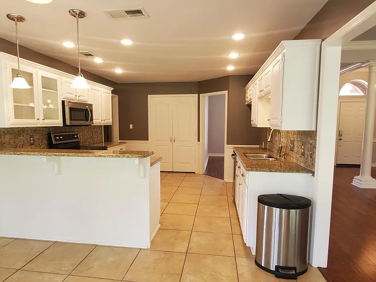 18257 Springmill Ct — Photo 31