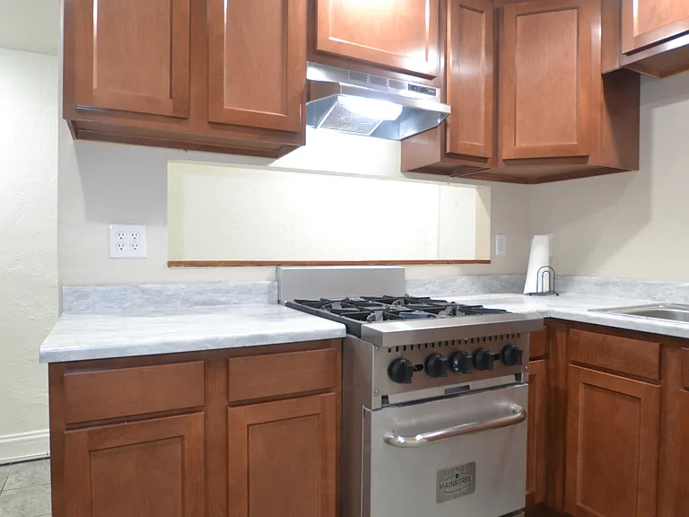 719 Main St #6 — Photo 2
