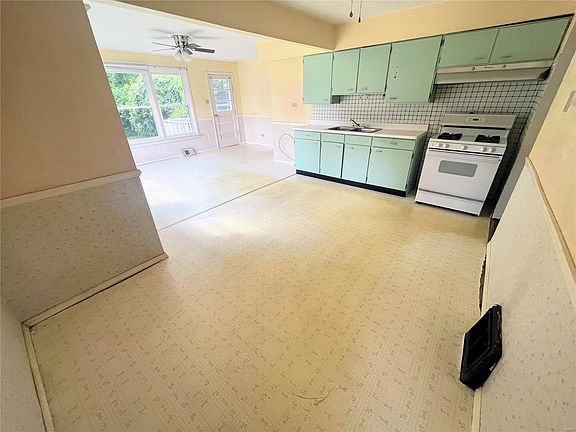 3rd image of 2327 Spencer Ave
