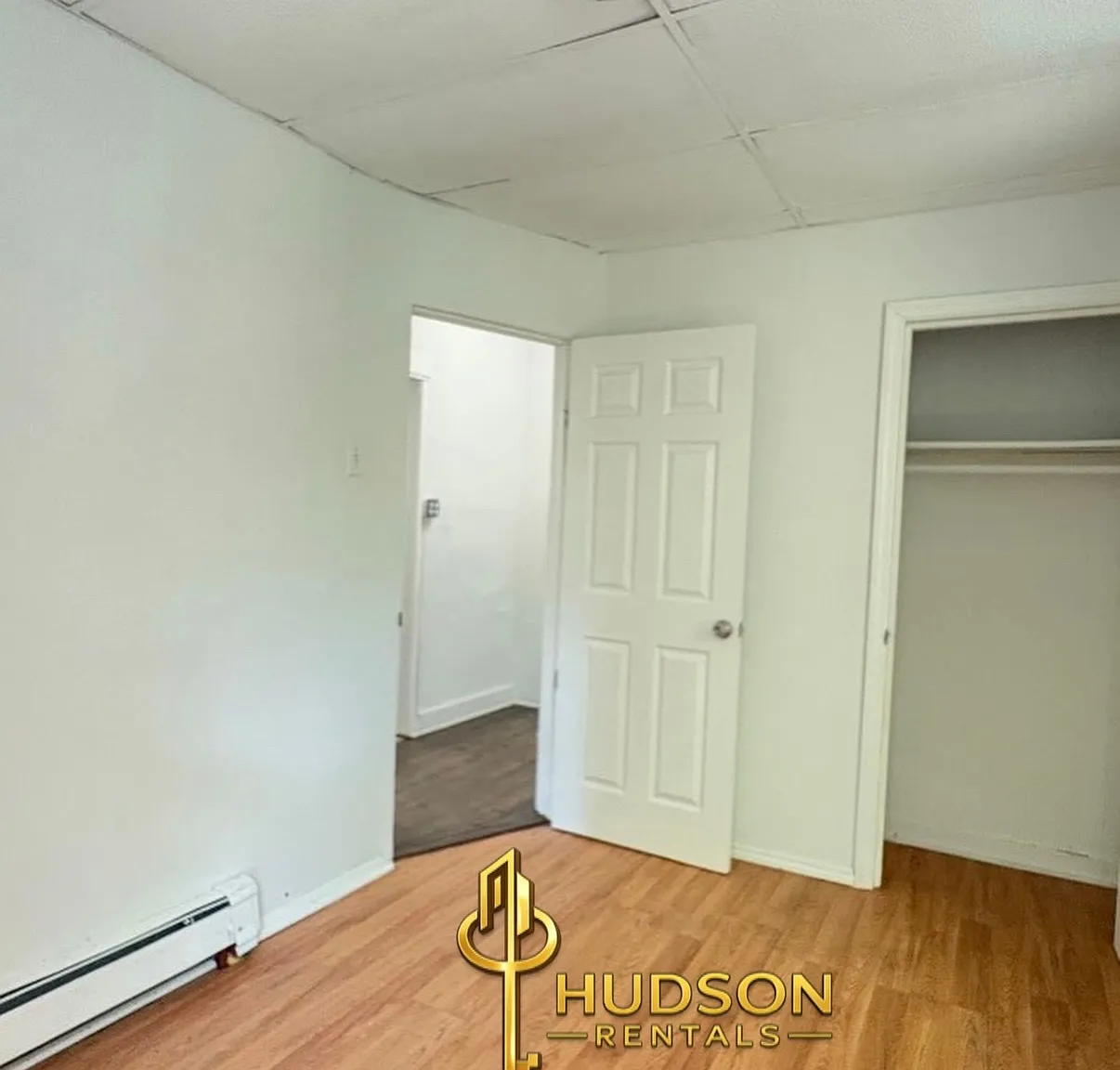 3 bed, 1000 sqft, $2,495 — Photo 2