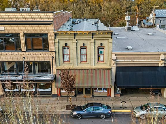 4th image of 309 1st Ave W