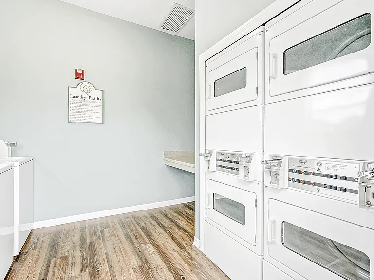 Charleston Place Apartments — Photo 17