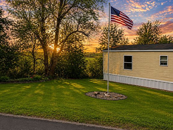 3rd image of 621 Park Ln