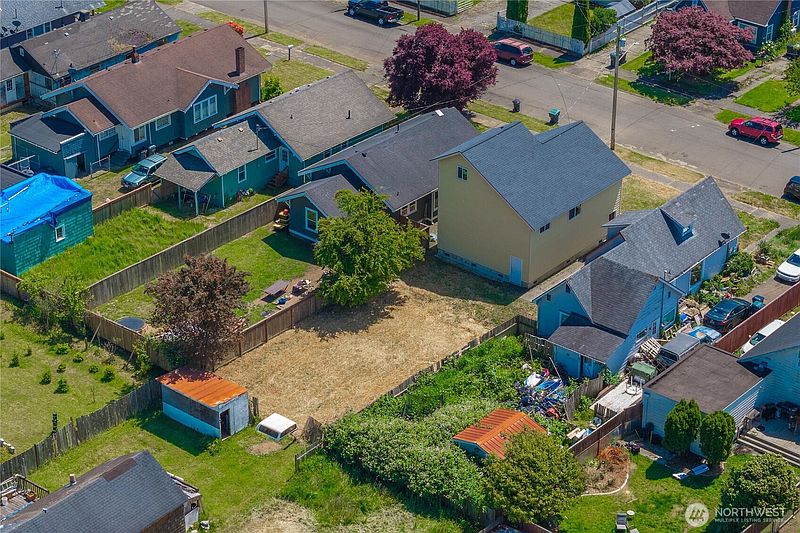 3rd image of 223 Karr Avenue