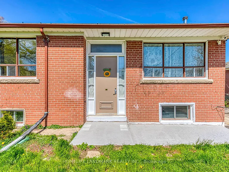 451 Sandmere Pl — Photo 2