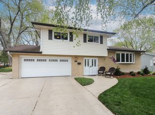 423 S Main St, Bartlett, IL 60103