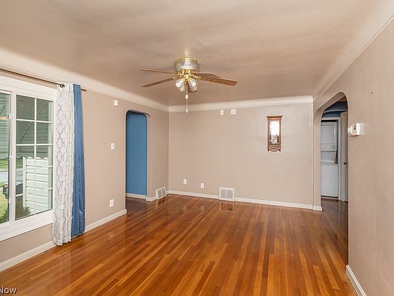 3rd image of 8812 Beech Ave