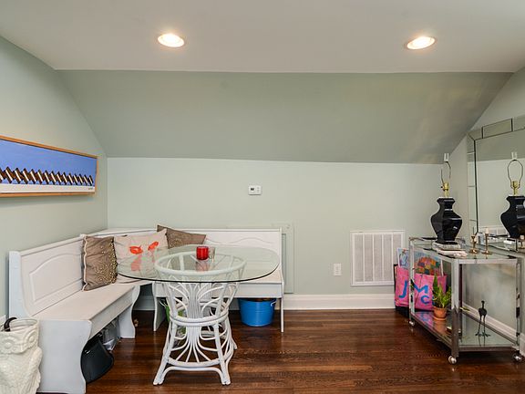2nd image of 905 Fairwin Ave