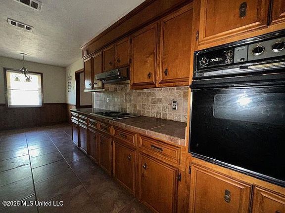 4th image of 101 Lake Of Pines Dr