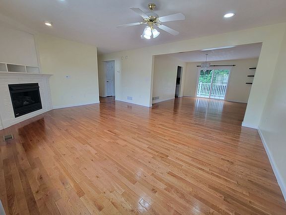 5th image of 233 Palisades Dr