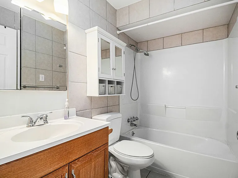 1035 N Maple Rd — Photo 8