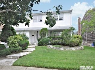 26 Valley Greens Dr, Valley Stream, NY 11581