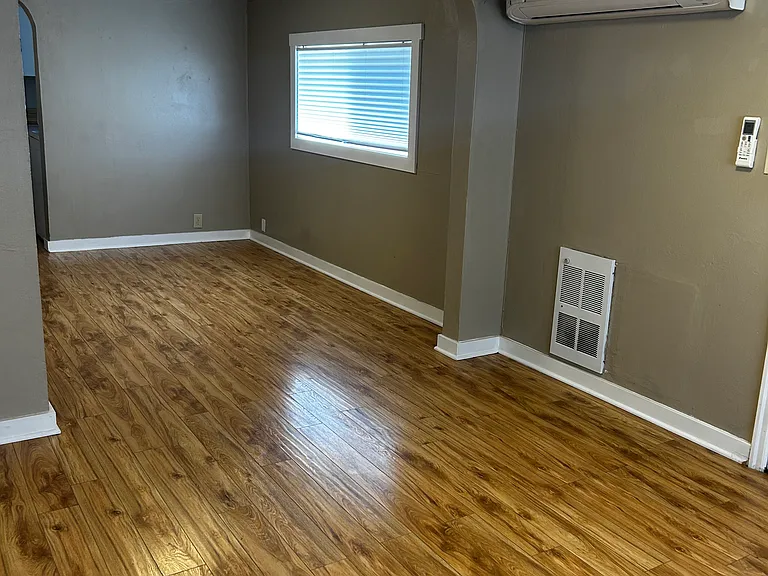 1268 4th St NE — Photo 6