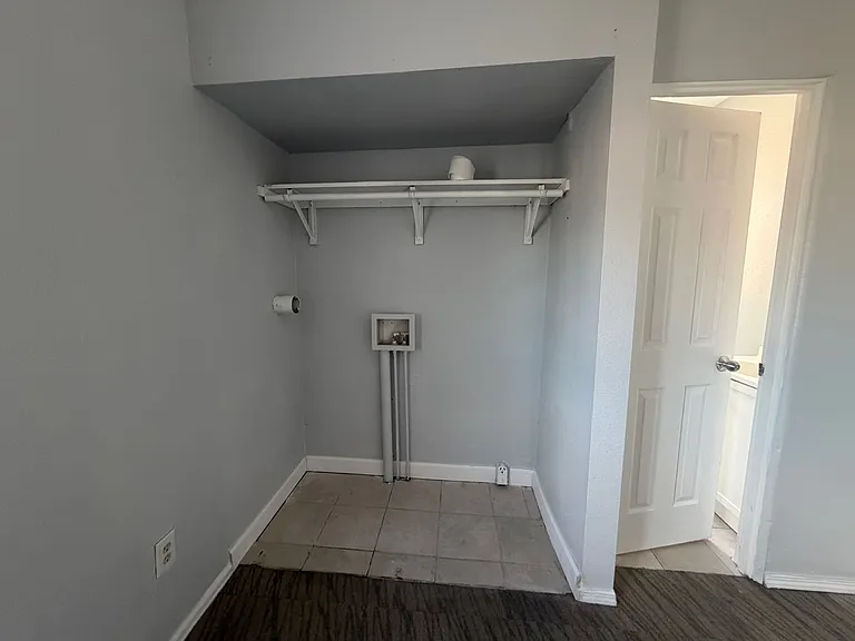 213 W Illinois Ave #A — Photo 9