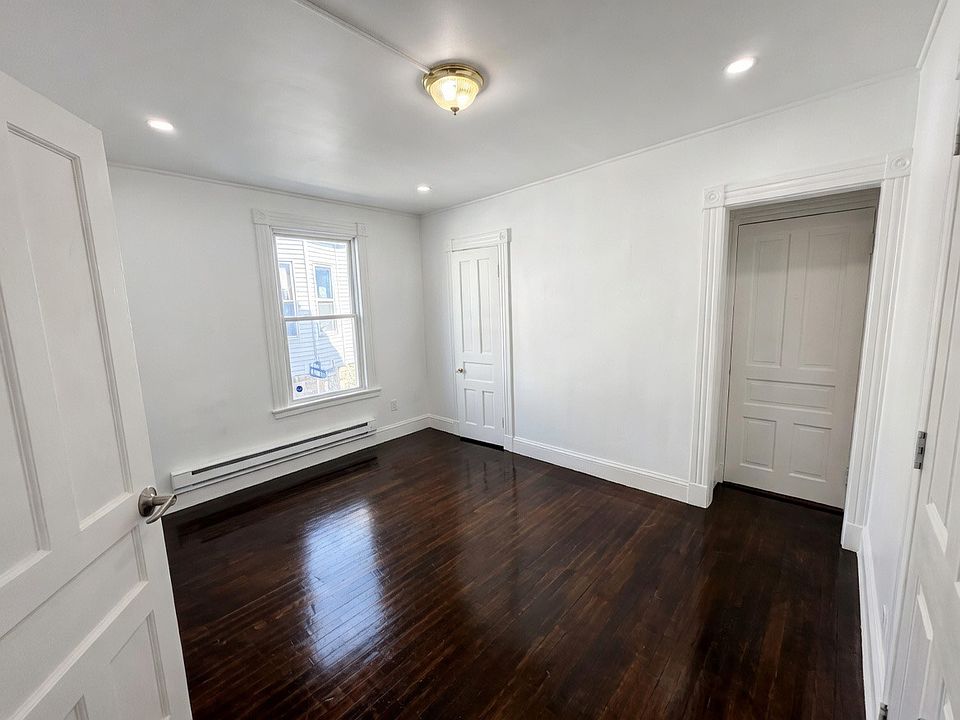 2nd image of 205 Cooke St #1